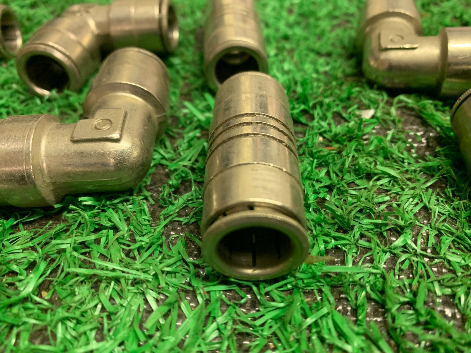 12mm Push Fittings straight female / 90 degrees pack of 9