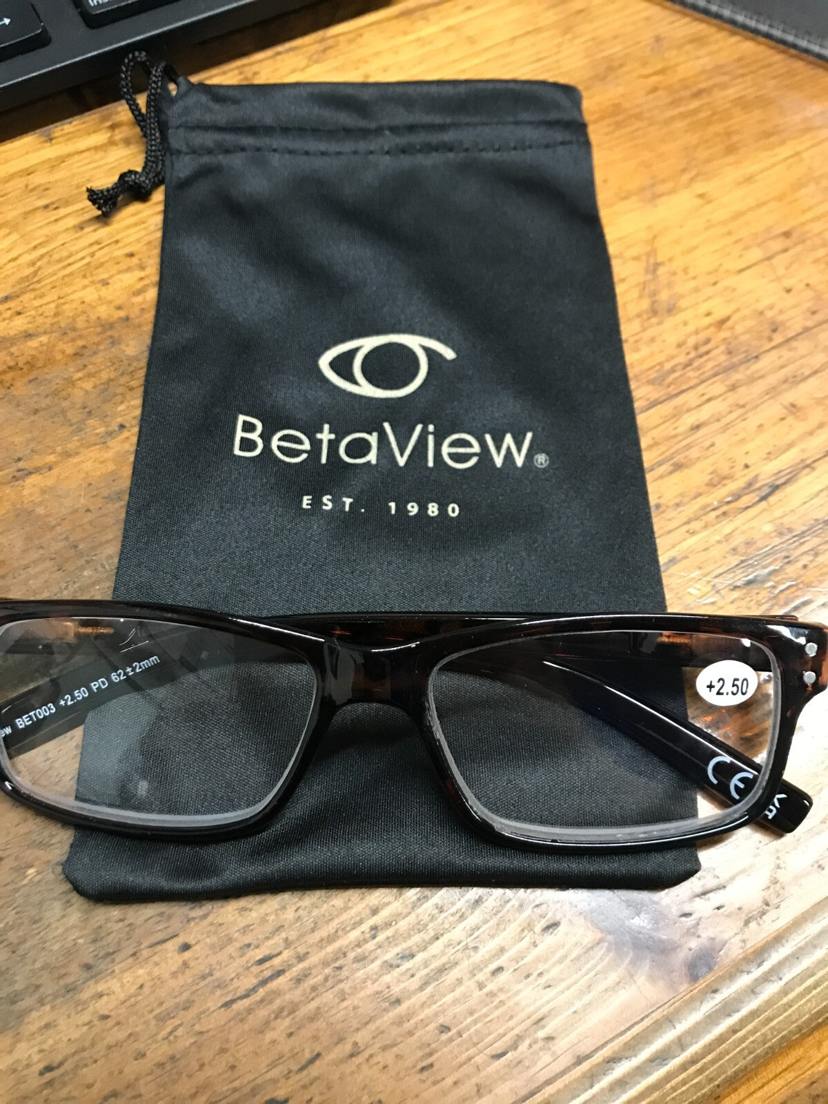 Betaview Reading Glasses Brown Frames 2.5 with pouch and cords pack of 5