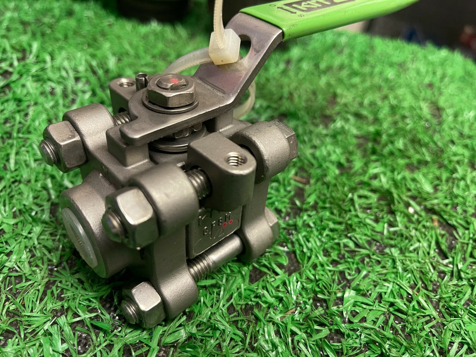 1/4 STAINLESS STEEL BALL VALVES 3 PIECE BOLTED BODY 70 BAR BSP THREAD 