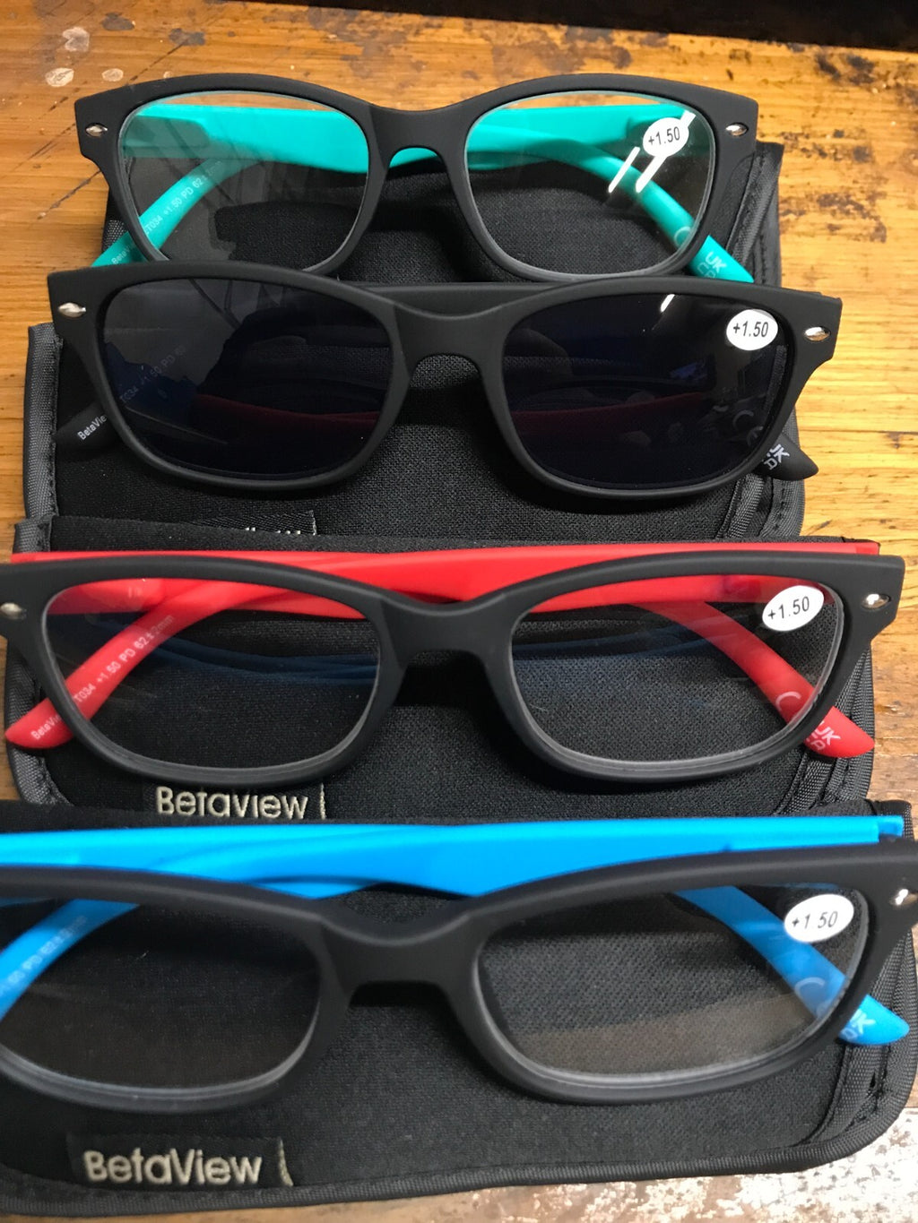 Betaview UV Protection glasses 1.5  with pouch and cords pack of 4