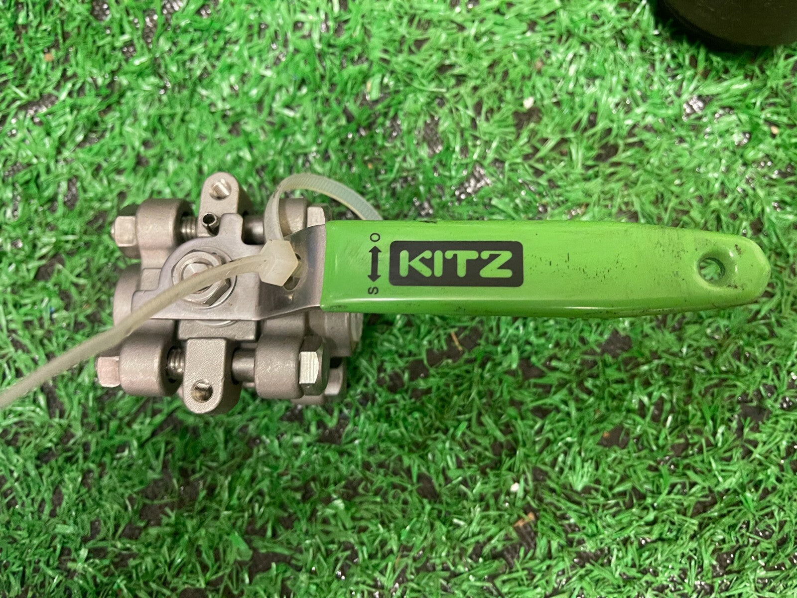 1/4 STAINLESS STEEL BALL VALVES 3 PIECE BOLTED BODY 70 BAR BSP THREAD 