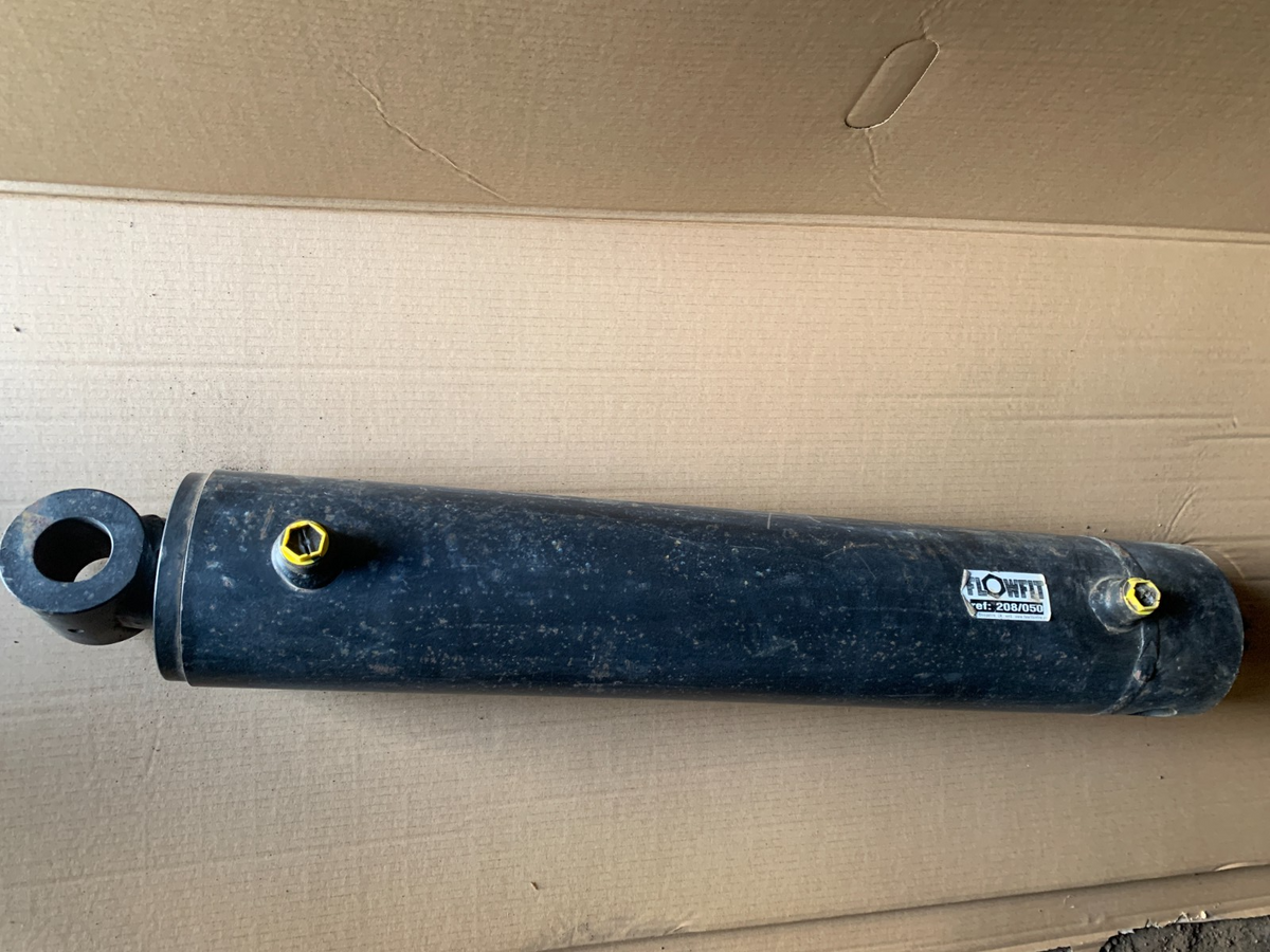 Double Acting Hydraulic Ram Cylinder 120mm bore 70mm rod 765mm closed rated 60t
